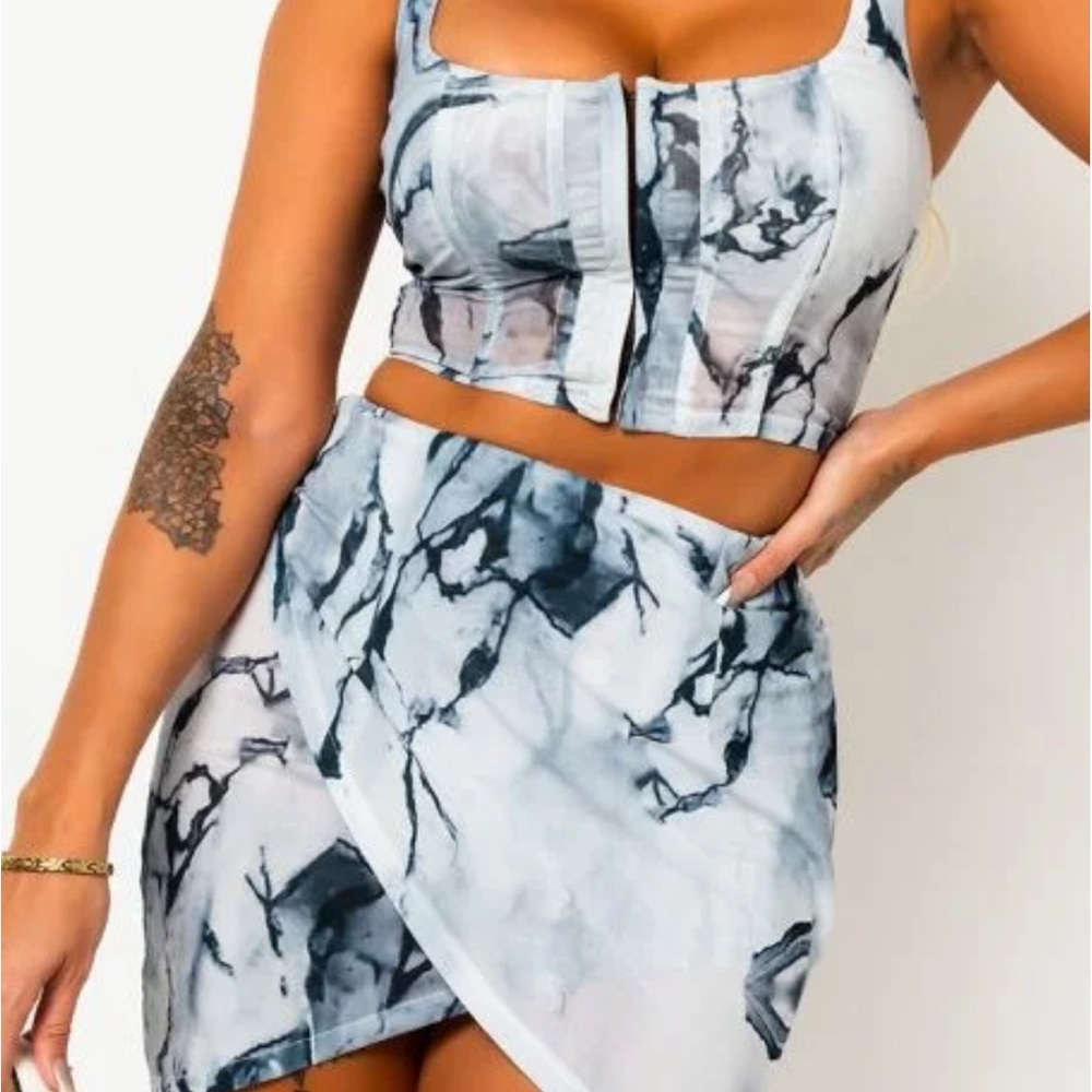 shopakira marble two piece set